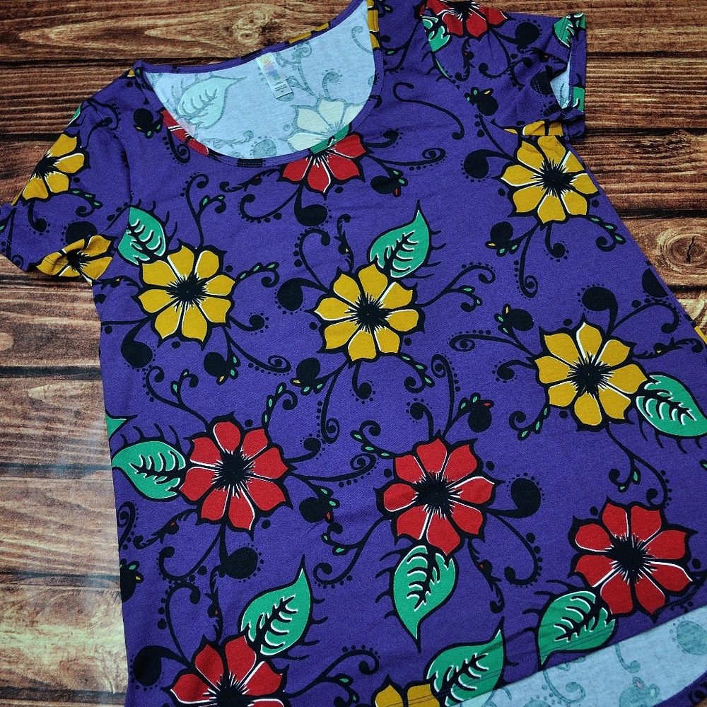 LuLaRoe Classic T NWT Medium